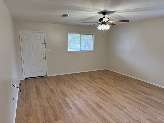 2023 Pine St, Unit 1 in Liberty, TX - Building Photo - Building Photo