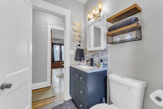 291 Hunter Ave in Munroe Falls, OH - Foto de edificio - Building Photo