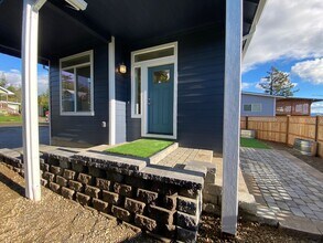 439 Wall St in North Bend, OR - Building Photo - Building Photo