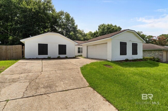 property at 122 Lake Forest Blvd