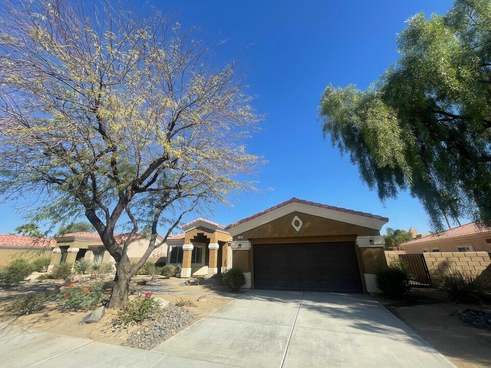 74082 Daisy Ln in Palm Desert, CA - Building Photo