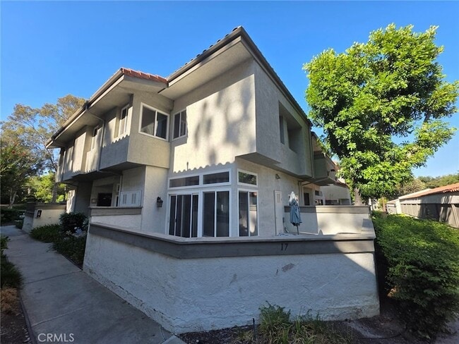 17 Blackbird Ln