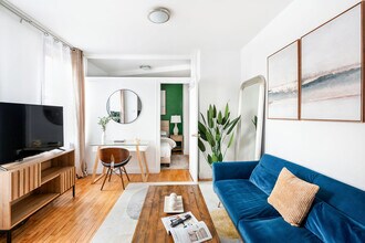 139 Christopher St in New York, NY - Building Photo - Building Photo