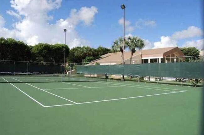 14211 SW 88th St in Miami, FL - Building Photo - Building Photo