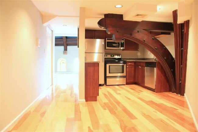 25 Bow St, Unit 1 in Somerville, MA - Foto de edificio - Building Photo