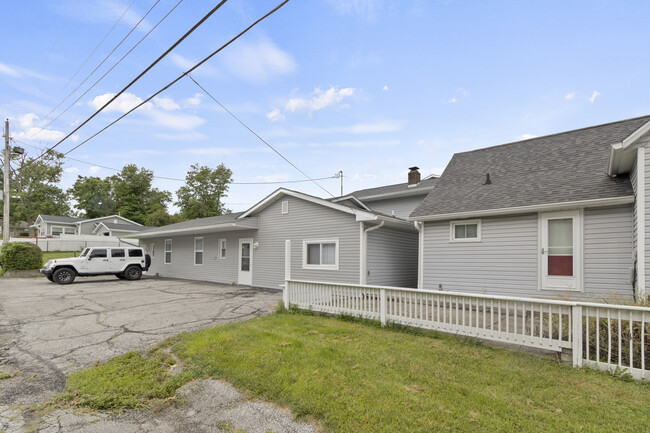 Oak Street Apartments in Ellettsville, IN - Building Photo - Building Photo