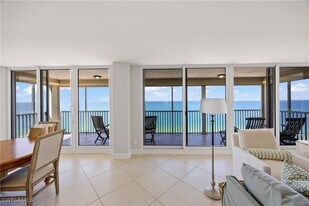10691 Gulf Shore Dr in Naples, FL - Building Photo