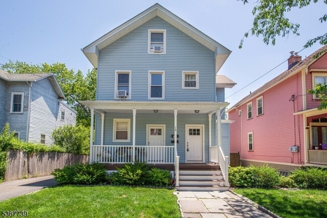 property at 19 St Lukes Pl