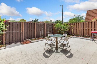4161 Forest Hill Dr in Hollywood, FL - Building Photo - Building Photo