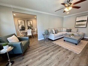 280 Bellmore Ave in East Islip, NY - Foto de edificio - Building Photo