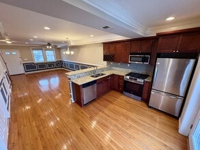 1916 C St NE, Unit 1 in Washington, DC - Foto de edificio - Building Photo