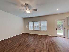 50 Shelby Ct in Dallas, GA - Foto de edificio - Building Photo