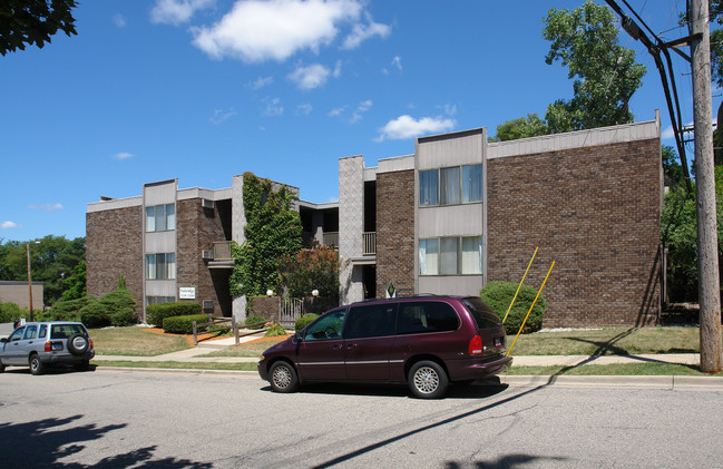 Oakridge Apartments in East Lansing, MI - Foto de edificio - Building Photo