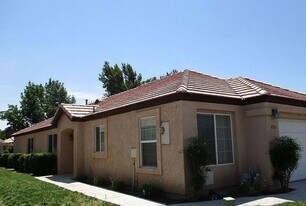 11561 Park Ln in Apple Valley, CA - Building Photo