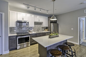 Maple and Main Apartments in Downers Grove, IL - Building Photo - Building Photo