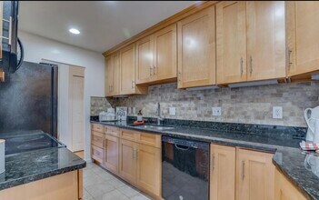 2801 Reign St in Herndon, VA - Building Photo - Building Photo