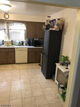 48 Hobart Pl in Clifton, NJ - Building Photo - Building Photo