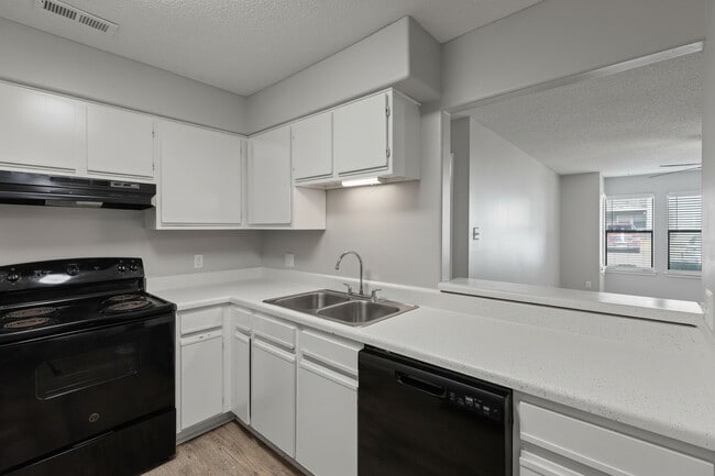 Courtney Square in Decatur, AL - Foto de edificio - Building Photo