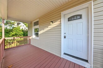 1958 Fairfax Ave in Cincinnati, OH - Foto de edificio - Building Photo