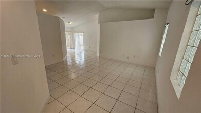 5084 NW 112th Ct in Doral, FL - Building Photo - Building Photo