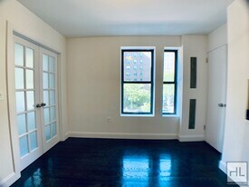 E 14 ST, Unit 23 in New York, NY - Building Photo