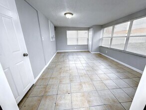 8628 Velvet Dr in Port Richey, FL - Building Photo - Building Photo