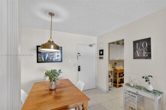 2201 Brickell Ave, Unit 96 in Miami, FL - Foto de edificio - Building Photo