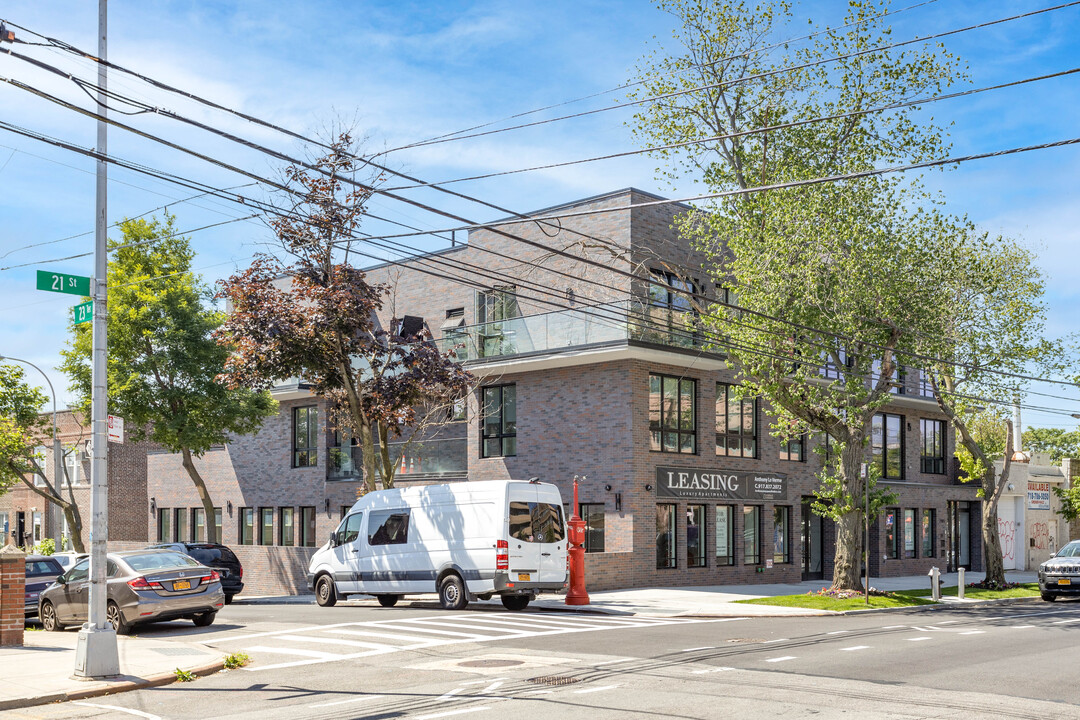 23-81 21st St in Astoria, NY - Building Photo