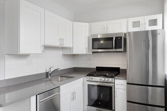 1521 W Sherwin Ave in Chicago, IL - Building Photo - Building Photo