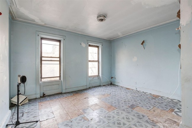 502 W 168th St in New York, NY - Building Photo - Interior Photo