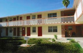 Homestead Plaza Apartments in Homestead, FL - Foto de edificio