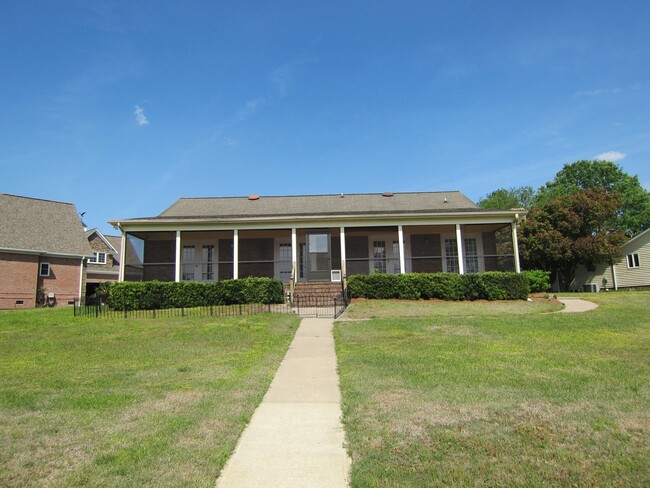 6102 Schooner Ct in New Bern, NC - Building Photo - Building Photo