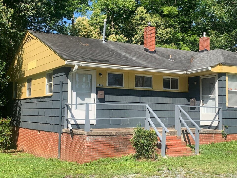 1725 Academy St in Charlotte, NC - Building Photo