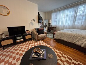 28 Myrtle St, Unit A in Boston, MA - Foto de edificio - Building Photo