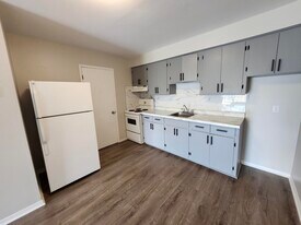 37 Dobbin St in Rothesay, NB - Building Photo