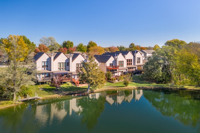 Lakeside Village in Kansas City, MO - Building Photo - Building Photo