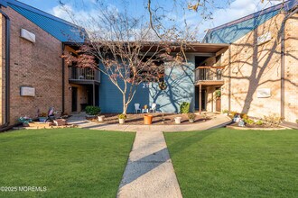 218 Medford Ct in Englishtown, NJ - Building Photo - Building Photo