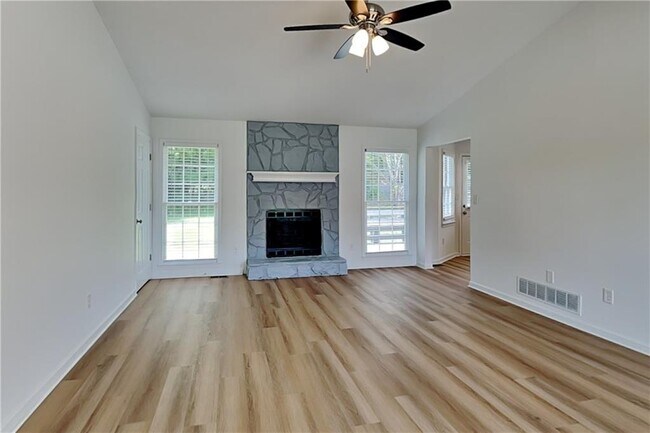 297 Graison Ln in Dallas, GA - Foto de edificio - Building Photo