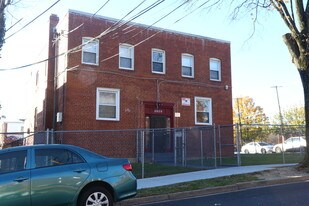 2809 Gainesville St SE in Washington, DC - Building Photo