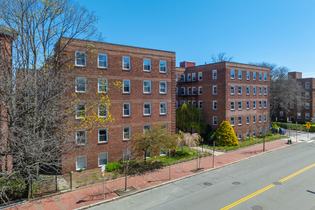 Cambridge Court in Cambridge, MA - Foto de edificio - Building Photo