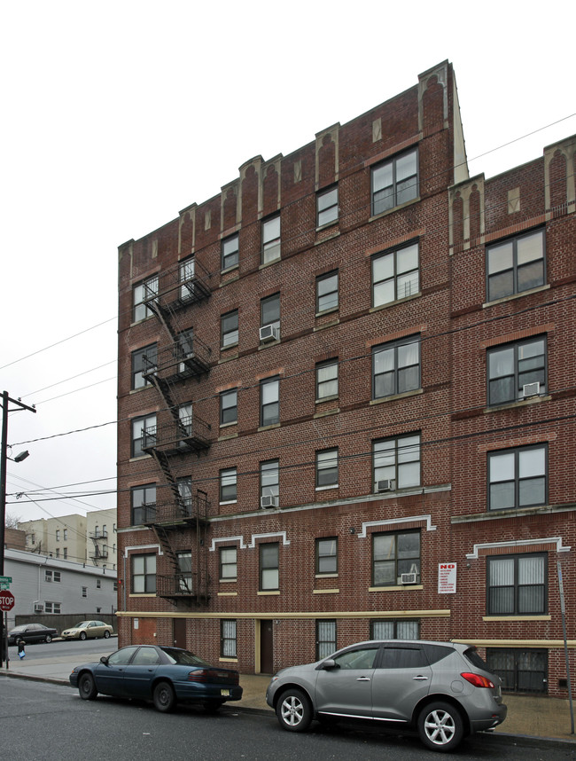 108 Corbin Ave in Jersey City, NJ - Building Photo - Building Photo