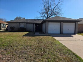 406 Capehill Dr in Webster, TX - Building Photo