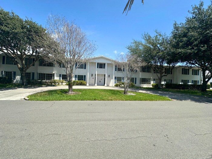 2171 NE 66th St in Fort Lauderdale, FL - Building Photo