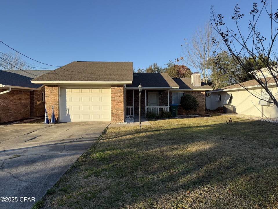 419 Oleander Cir in Panama City Beach, FL - Building Photo