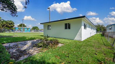 2180 NW 59th St in Miami, FL - Building Photo - Building Photo