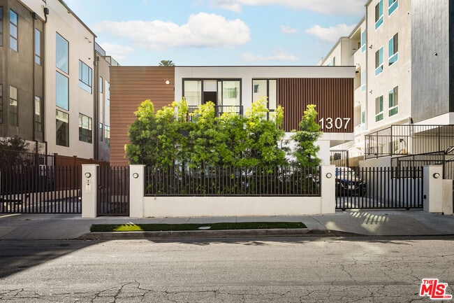 property at 1307 Tamarind Ave