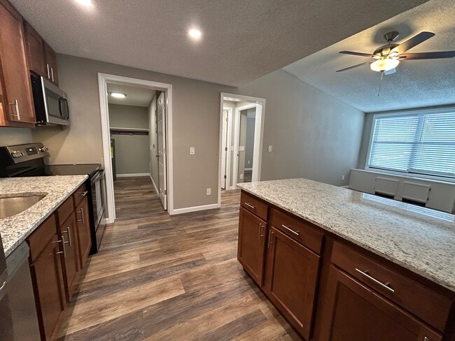 121 Waterbury Ct, Unit 125 in Westland, MI - Foto de edificio - Building Photo