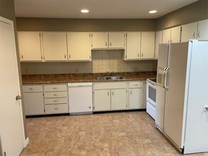 1662 Knightwood Ln in O'Fallon, MO - Building Photo - Building Photo