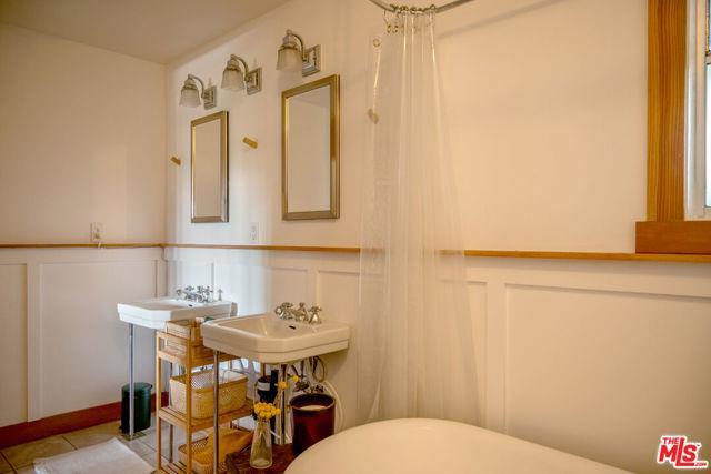 property at 1480 N Mentor Ave