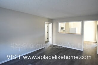 912 S Edgebrook Ln in Olathe, KS - Building Photo - Building Photo